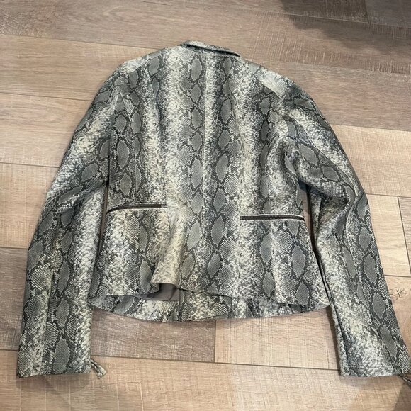 BLANK NYC WOMENS SMALL FAUX LEATHER SNAKE SKIN JACKET COAT - Picture 7 of 9